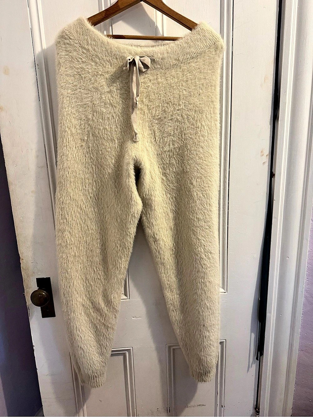 mer sea Fuzzy Drawstring Pants Joggers in off white Size Medium Like New